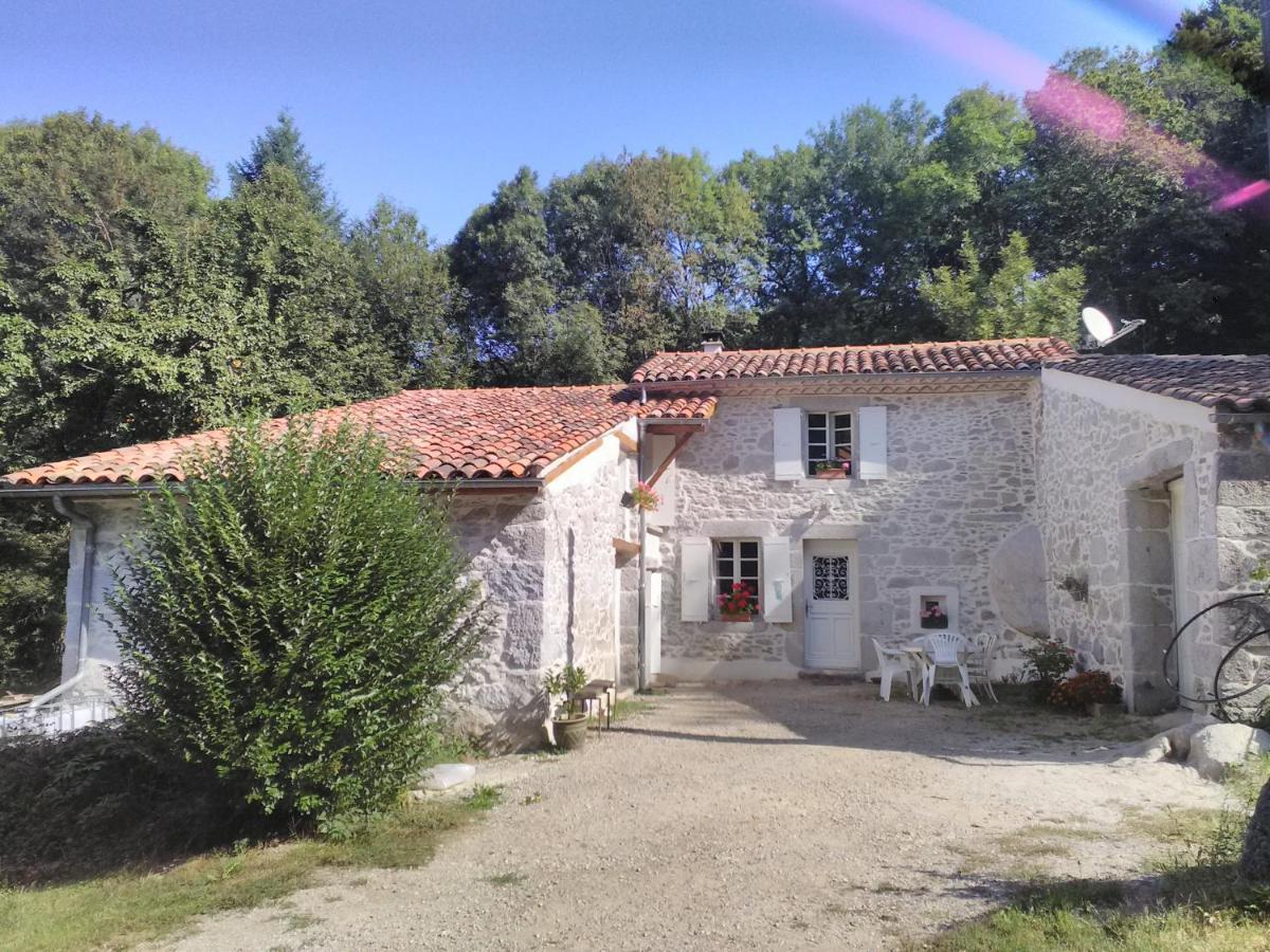 Gite Le Coumis 1370 Saint-Salvy-de-la-Balme Eksteriør bilde